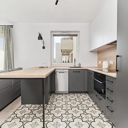 Siemianowicka With Balcony & Parking Wroclaw By Renters Apartment Radwanice