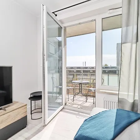 Siemianowicka With Balcony & Parking Wroclaw By Renters Radwanice
