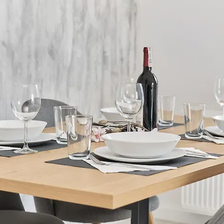 Siemianowicka With Balcony & Parking Wroclaw By Renters *