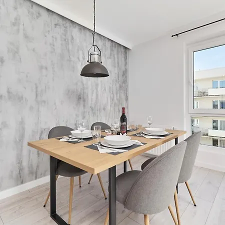 Siemianowicka With Balcony & Parking Wroclaw By Renters Radwanice