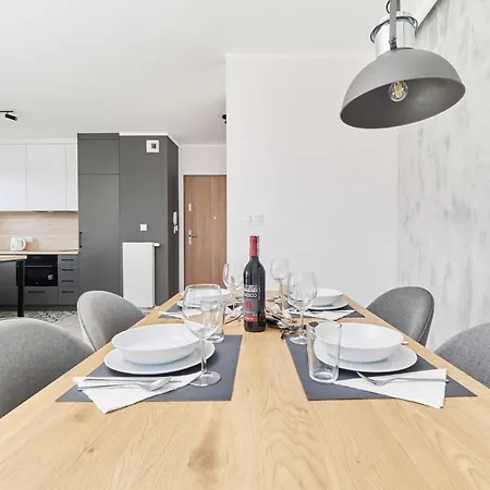 Siemianowicka With Balcony & Parking Wroclaw By Renters Apartment *